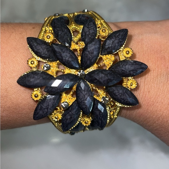 Gorgeous bracelets with and with out attached rings - Picture 7 of 11